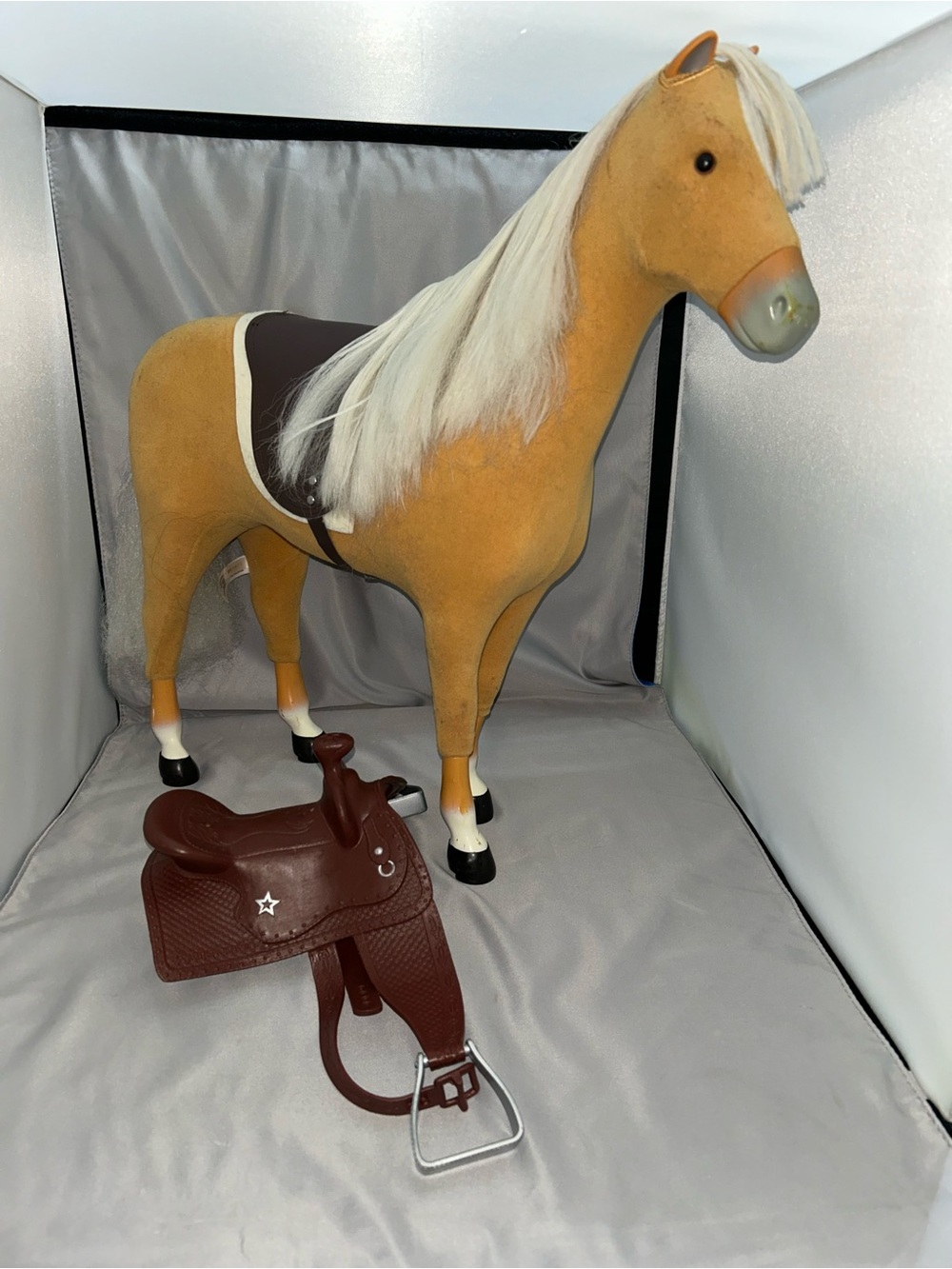 American girl Palomino Horse light  brown Approx. 20–21 inches tall